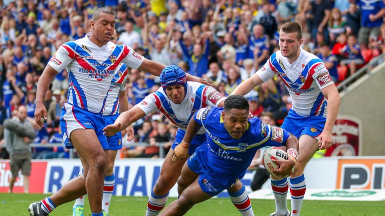 Wakefield are unable to prevent Sandow from scoring