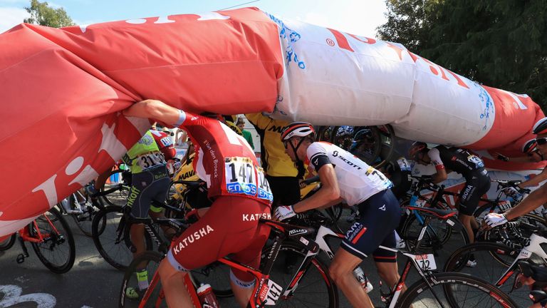 The 1km-to-go air bridge collapsed on the peloton