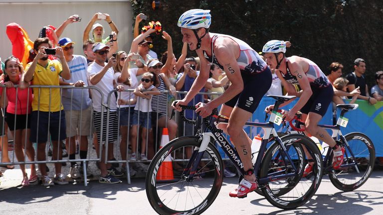 The Brownlees piled pressure on their rivals in the bike leg