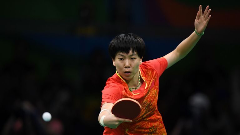 China's Li Xiaoxia on course to defend her title