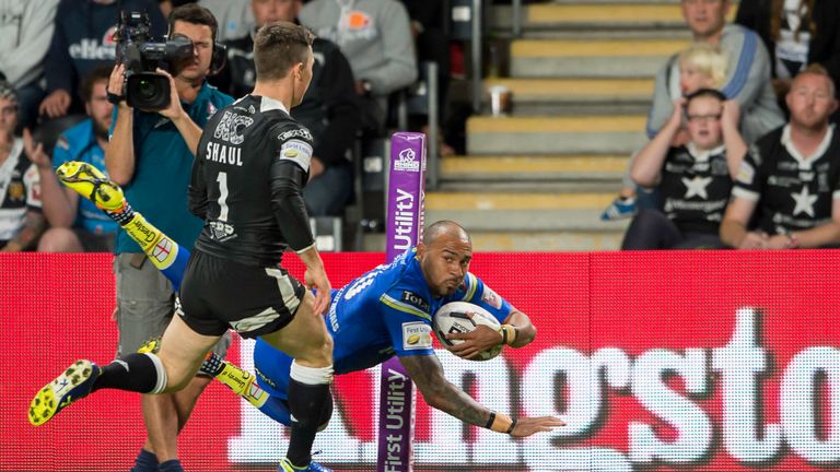 Kevin Penny dives over to score Warrington's second try