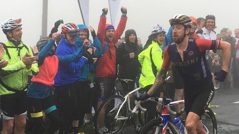 Sir Bradley Wiggins runs up The Struggle (Picture: @leeblack321 on Instagram)