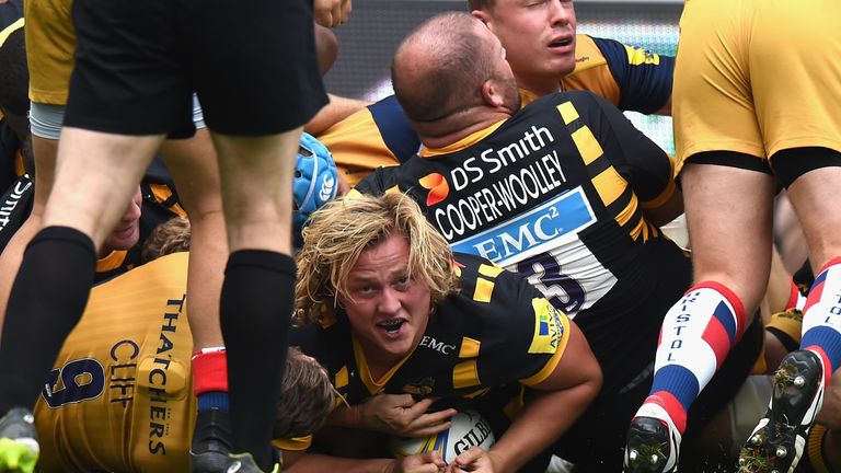 Tommy Taylor scoring the first of Wasps' ten tries against Bristol 