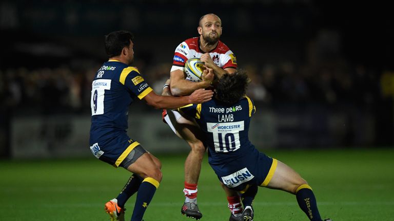 Warriors players Jonny Arr (l) and Ryan Lamb combine to tackle Charlie Sharples of Gloucester 