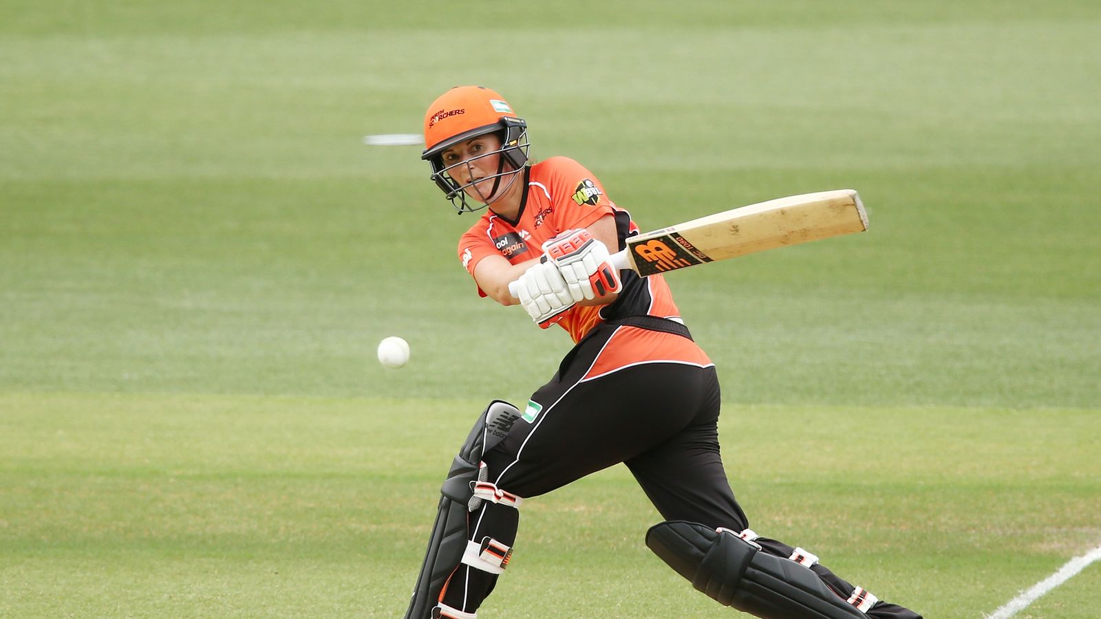 Former England captain Charlotte Edwards to play in Big Bash League for