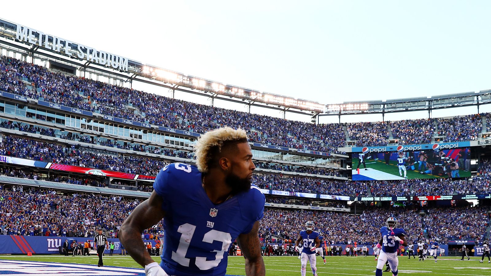 New York Giants wide receiver ODELL BECKHAM JR. makes a leaping catch