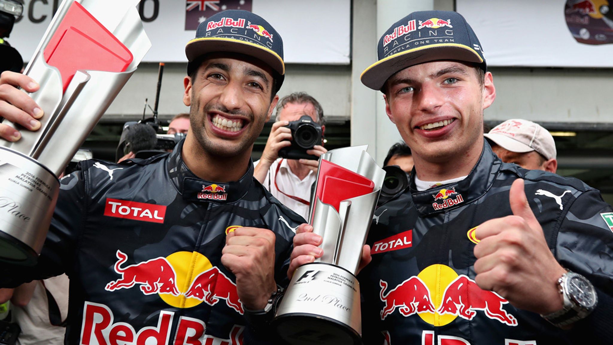 Ale Anoniem Elektronisch Daniel Ricciardo v Max Verstappen: Two years as Red Bull team-mates | F1  News