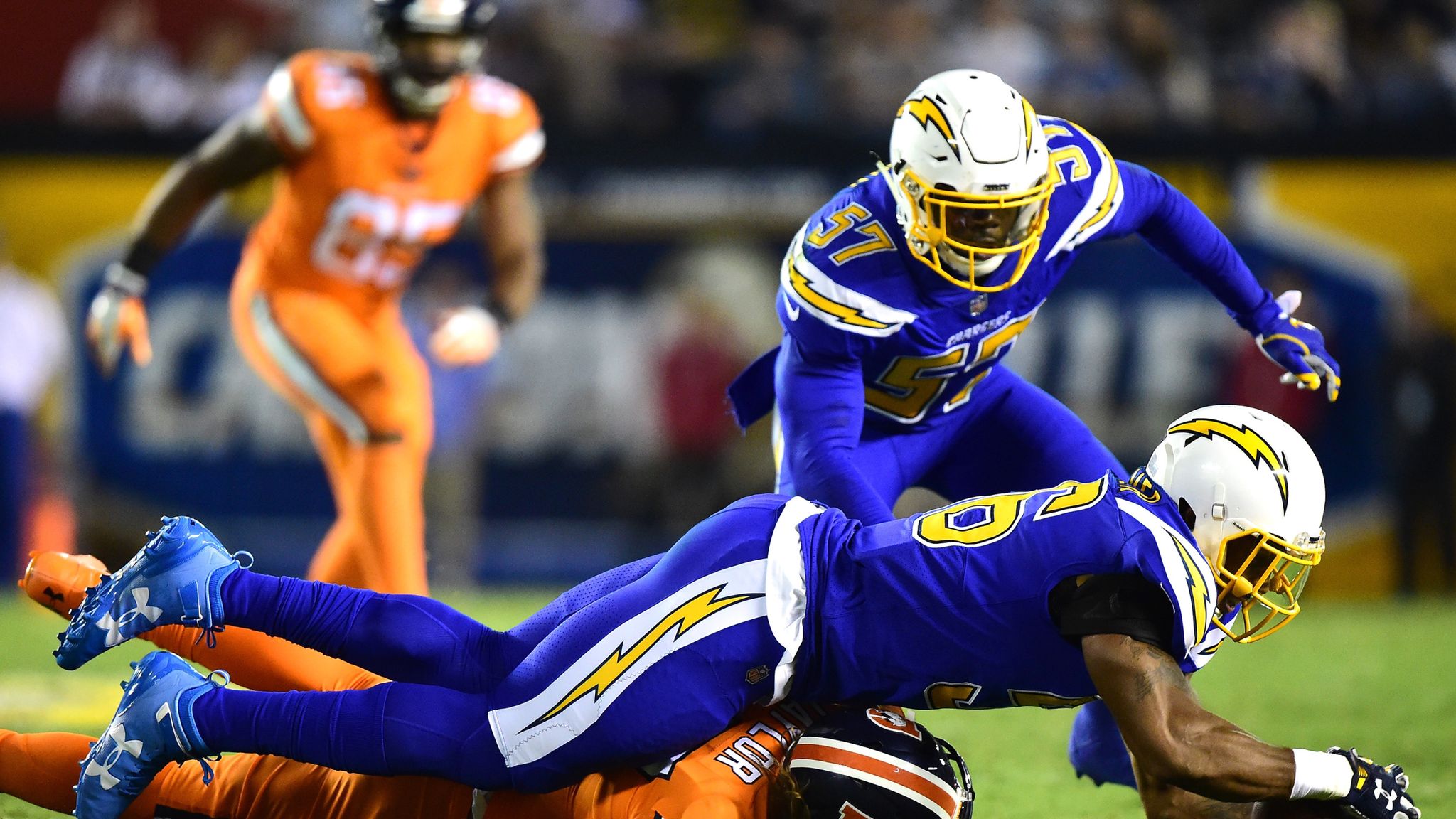 Color Rush: Chargers 21, Broncos 13, Sports