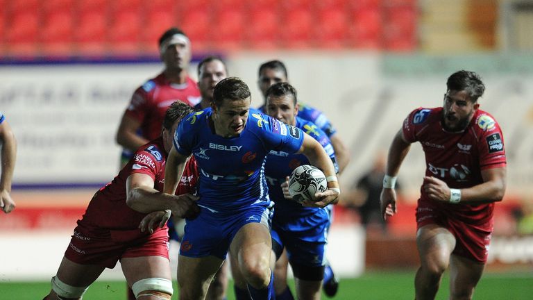  Hallam Amos attacks for the Dragons