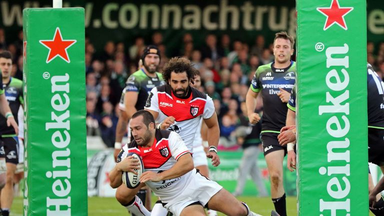 Jean-Marc Doussain scores Toulouse's second try