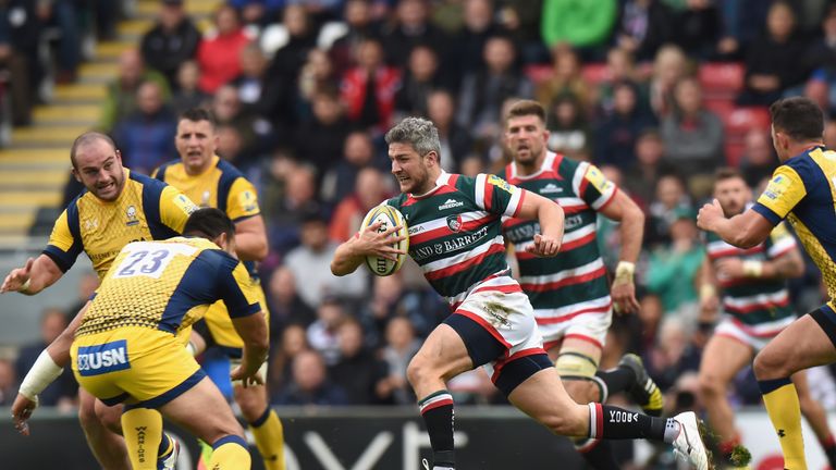 Tom Brady of Leicester Tigers makes a break against Worcester Warriors