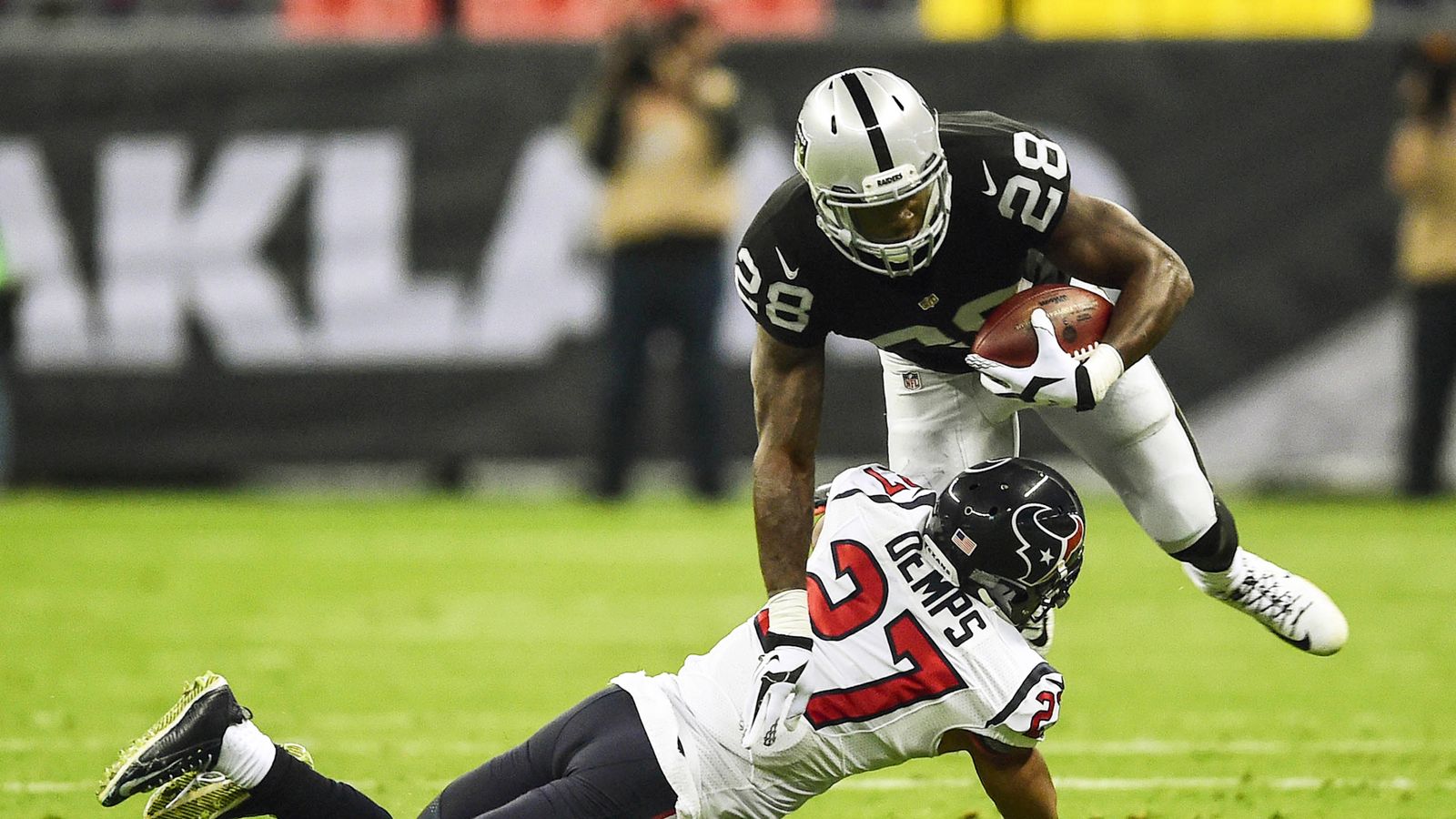 Raiders wake up in fourth quarter to grab 27-20 win over Texans in Mexico