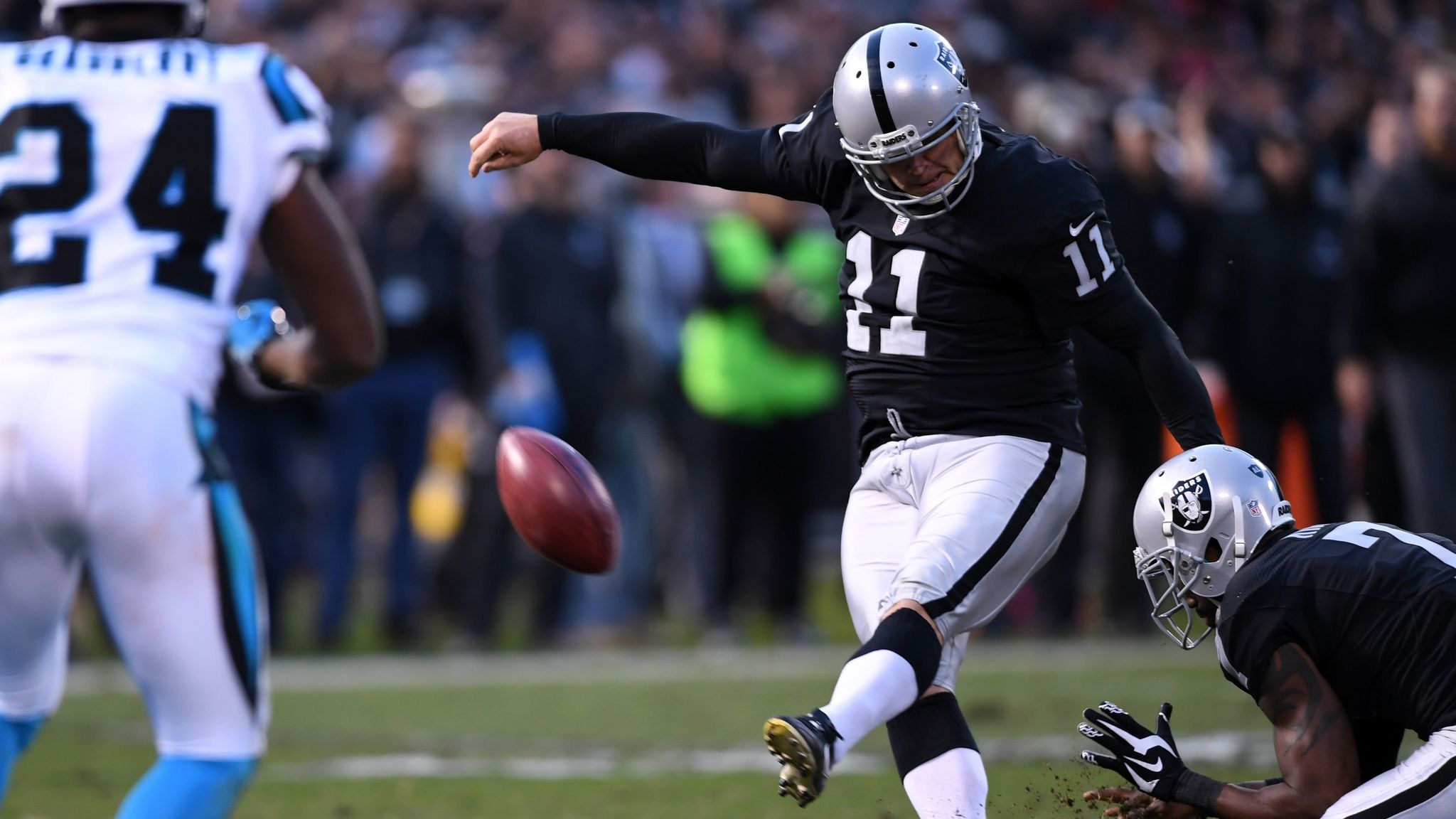 Khalil Mack, Derek Carr rally Raiders to 35-32 win over Panthers