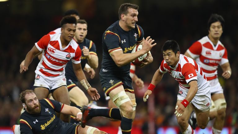 Sam Warburton of Wales bursts through to score 