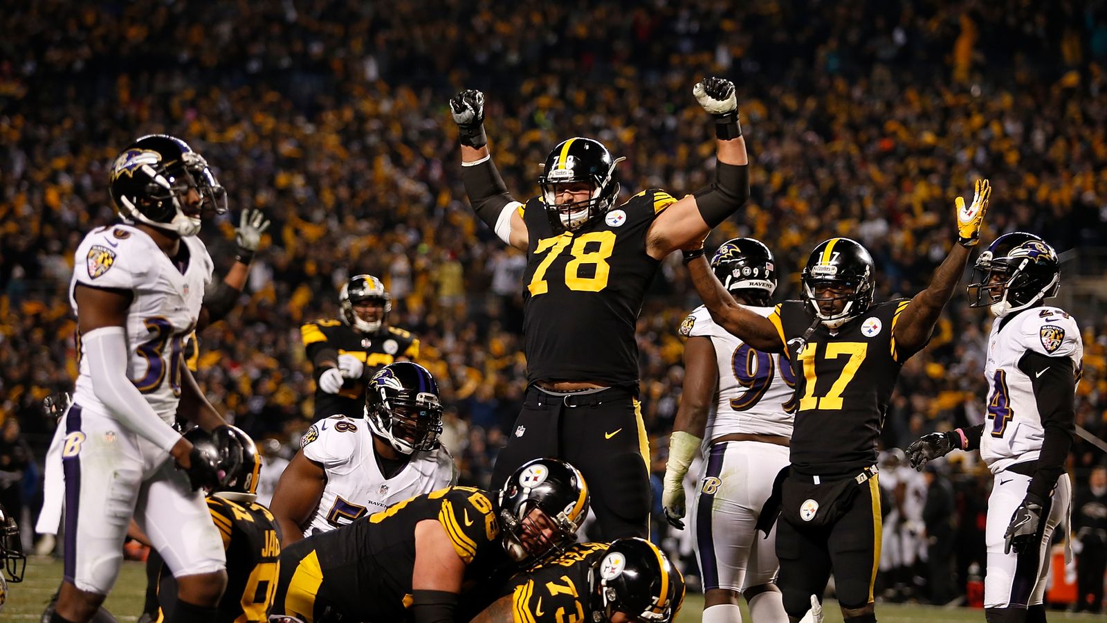 Pittsburgh, Pennsylvania, USA. 11th Dec, 2022. Dec. 11, 2022: T.J. Watt #90  & Anthony Brown #12 during the Pittsburgh Steelers vs Baltimore Ravens in  Pittsburgh PA at Acruisure Stadium. Brook Ward/AMG (Credit