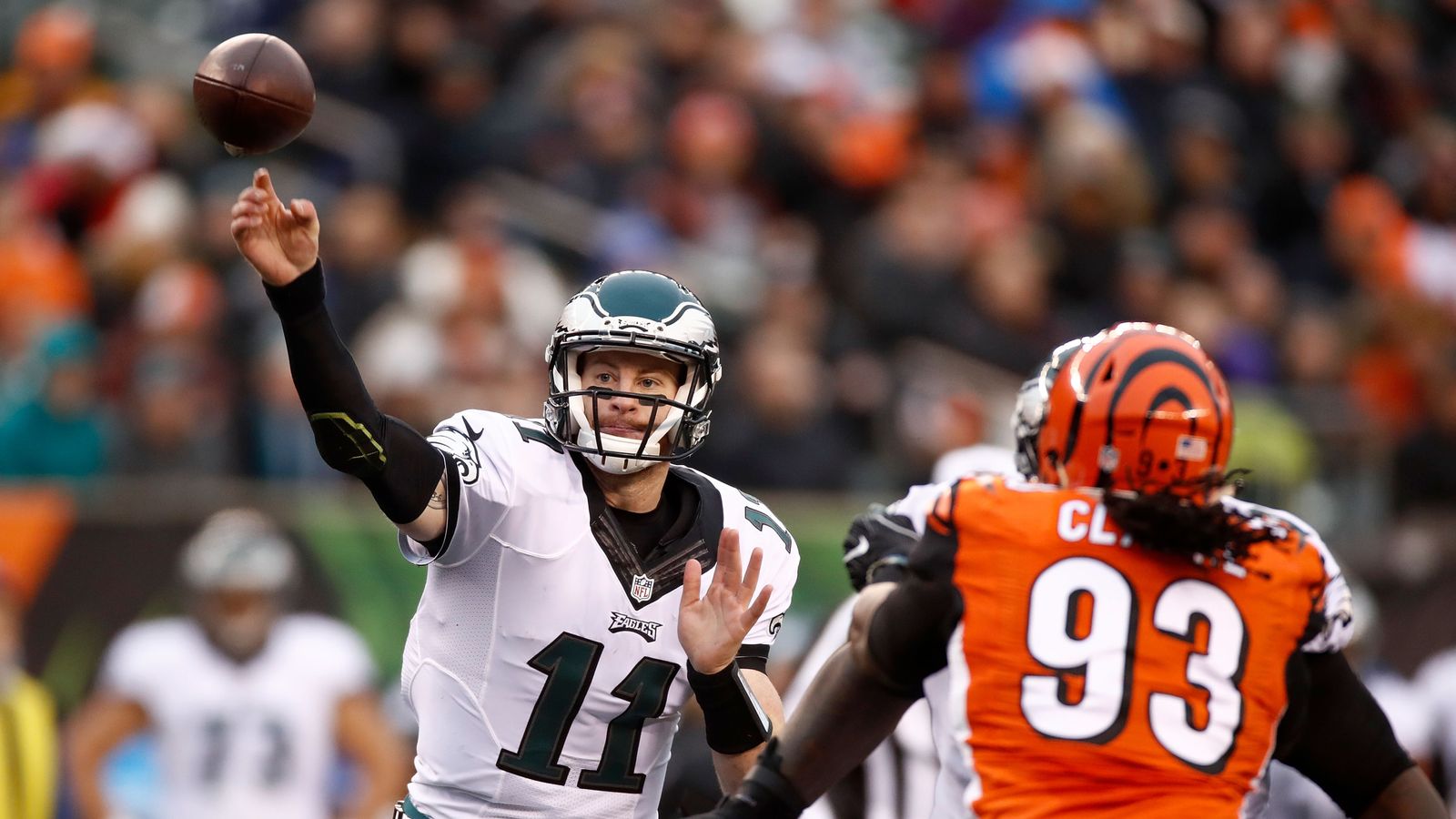 Vikings quarterback Carson Wentz throwing a pass