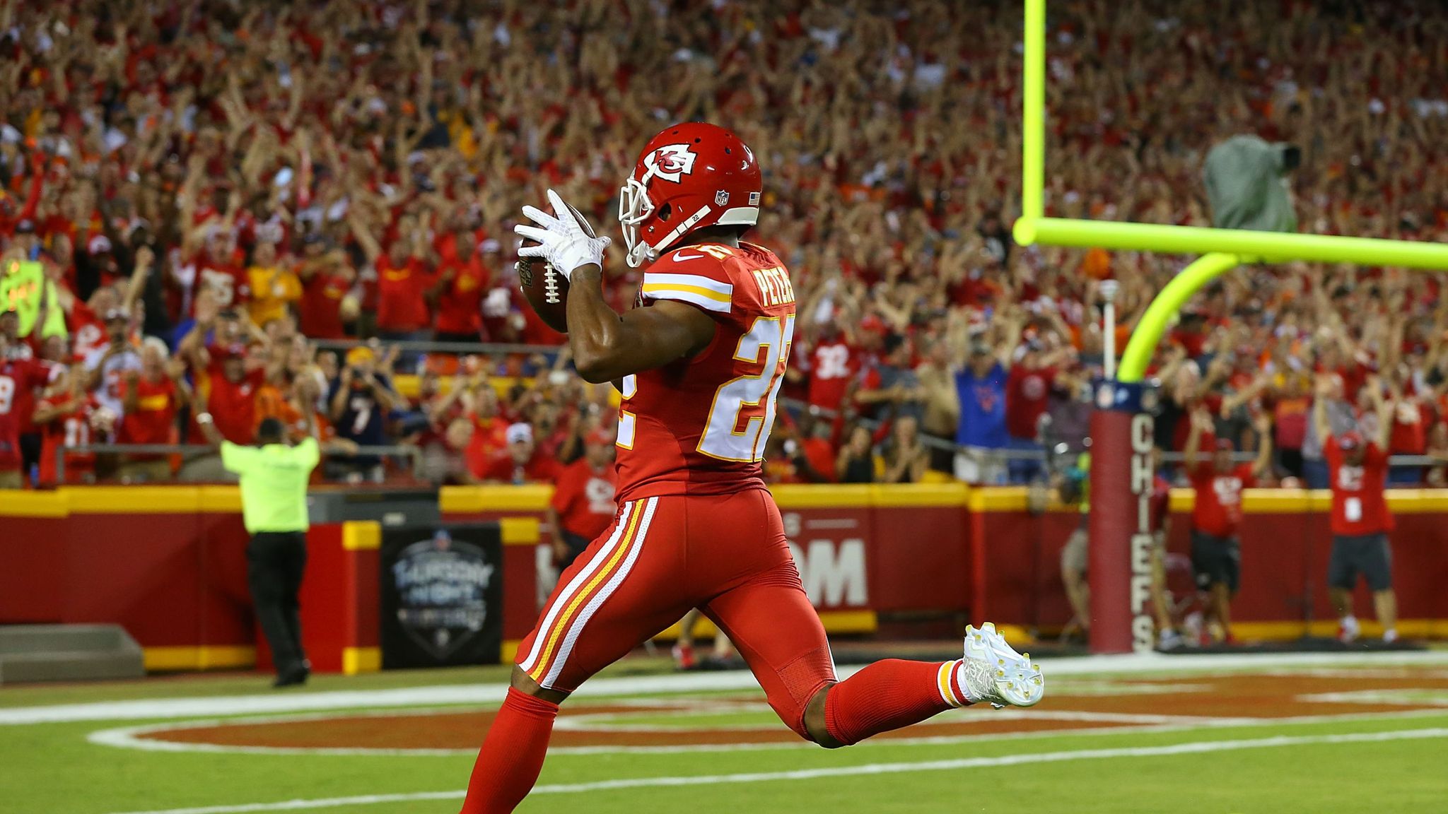 Chiefs to trade cornerback Marcus Peters to NFC West's Rams