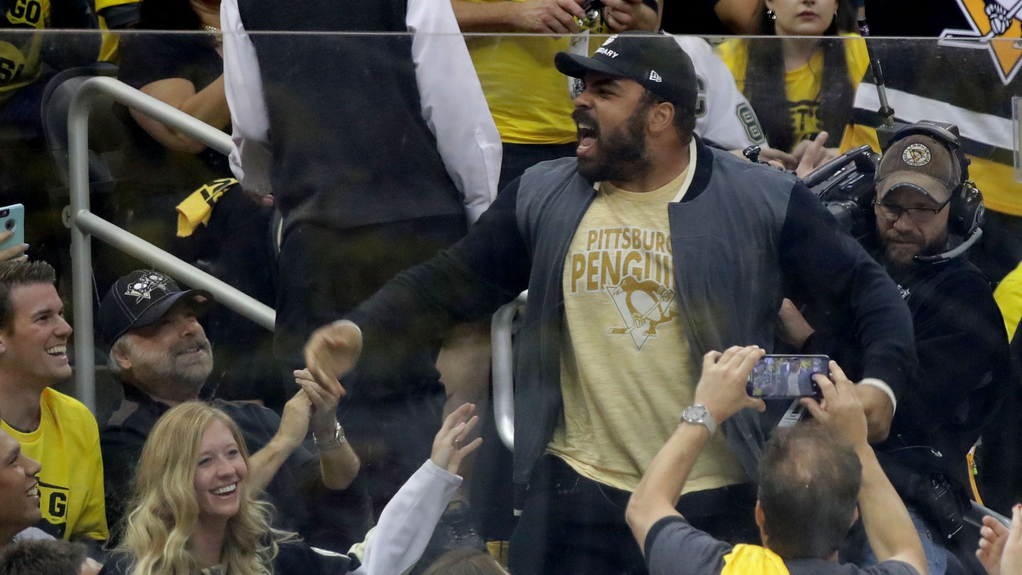 Pittsburgh Steelers and Penguins fans are a lot alike - Behind the Steel  Curtain