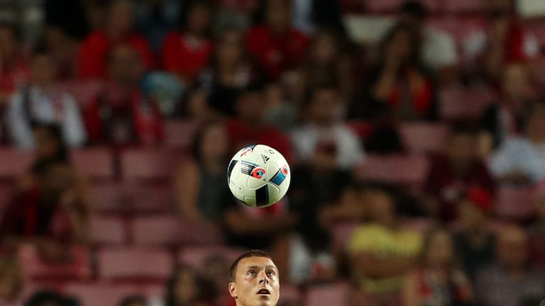 Manchester United are closing in on the signing of Victor Lindelof