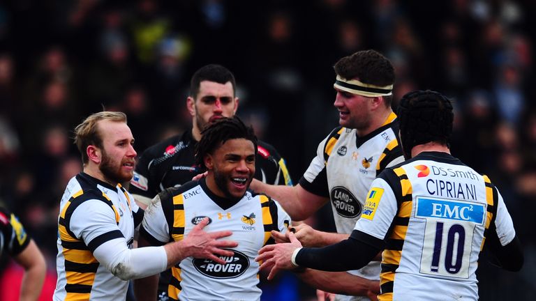 Wasps team-mates congratulate Kyle Eastmond after his try