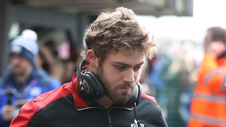 Leigh Halfpenny has signed a dual contract with Wales and Scarlets