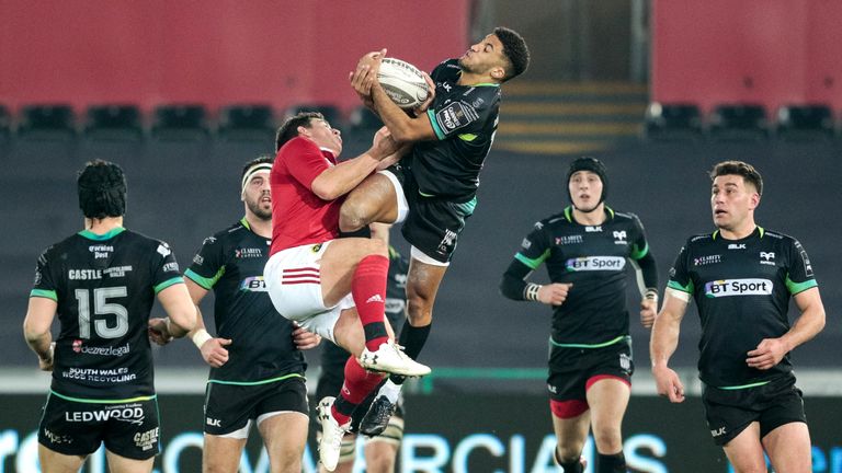 Keelan Giles beats Ian Keatley to a high ball