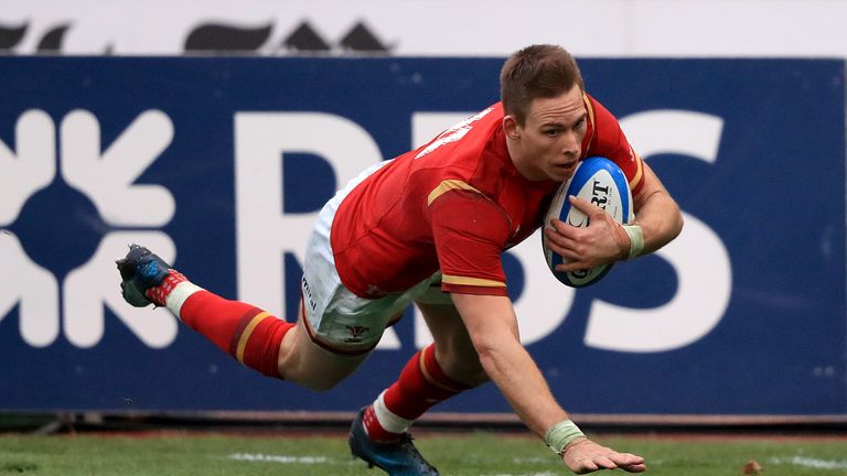 Liam Williams crosses for Wales' second try