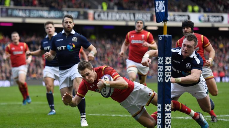 Liam Williams dives past Stuart Hogg to score