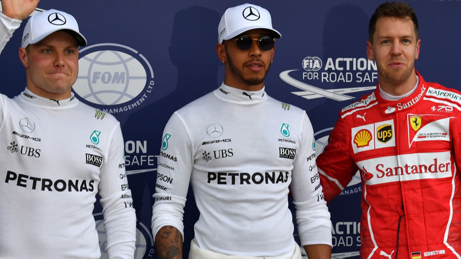 Australian GP Qualifying Lewis Hamilton beats Sebastian Vettel to pole