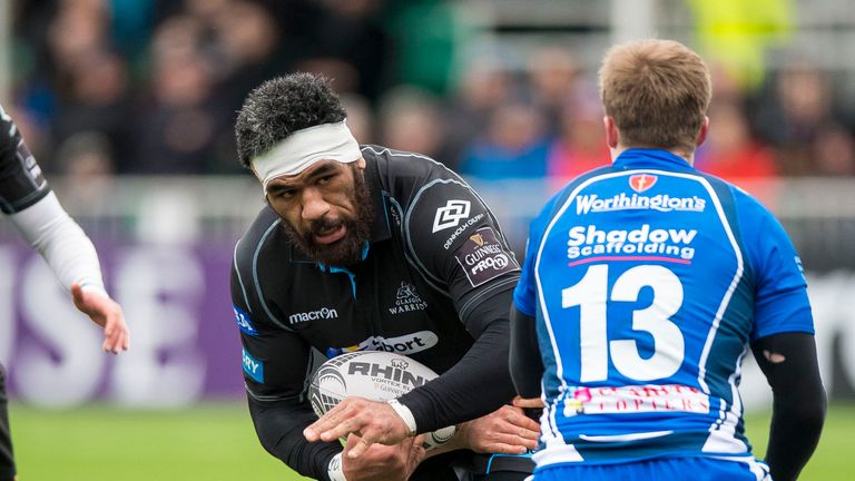 Brian Alainu-uese carries for Glasgow