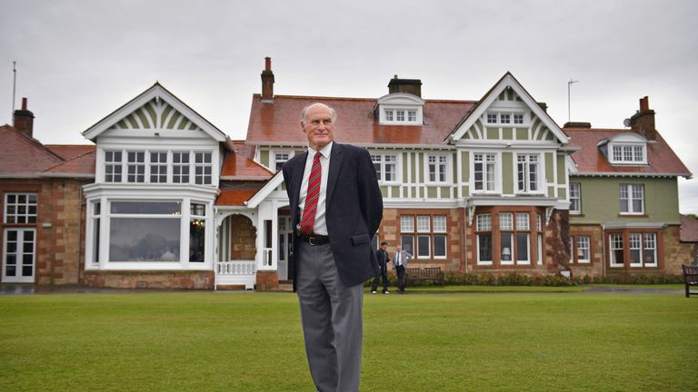 Club captain Henry Fairweather announced that Muirfield has voted to allow female members