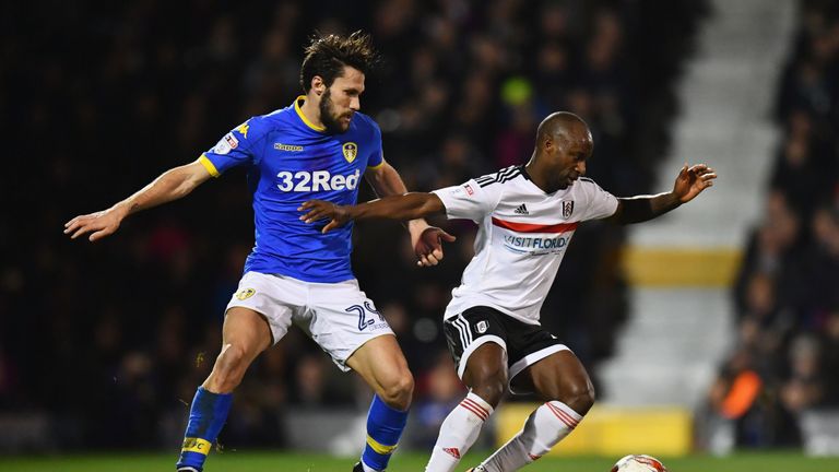Sone Aluko holds off Alfonso Pedraza during the 1-1 draw at Craven Cottage