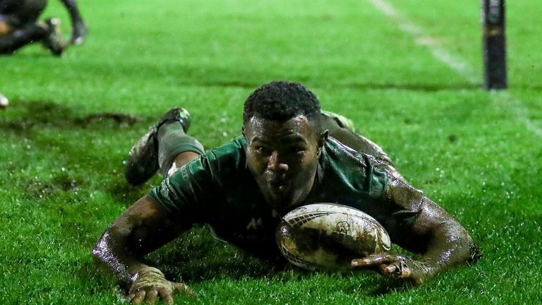 Naulia Dawai scores Connacht's second try