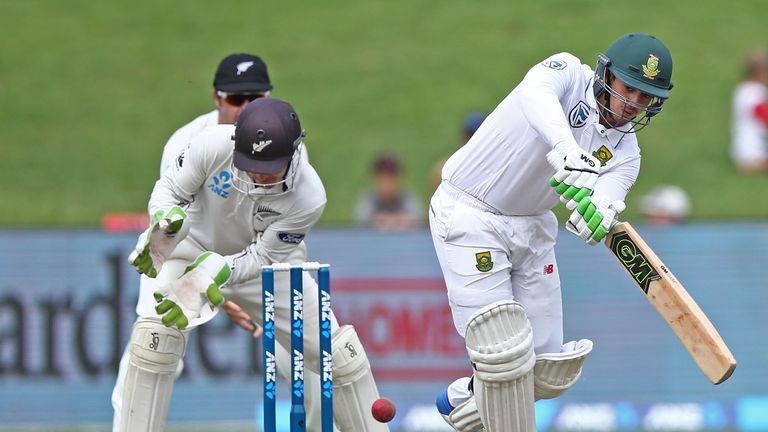 Quinton de Kock played a key innings for South Africa despite having a damaged finger