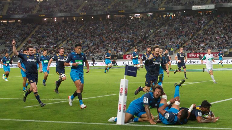 Malakai Fekitoa's try put the Highlanders on course to their first win of the season