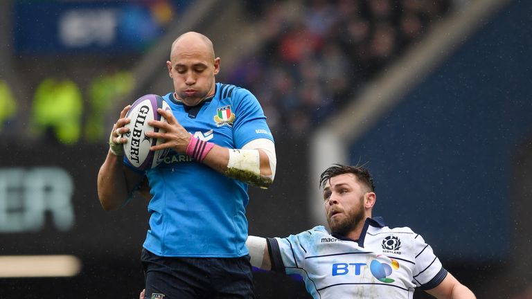 Italy's Sergio Parisse take a rare lineout ball for Italy