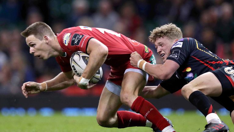 Angus O'Brien tackles try-scorer Liam Williams
