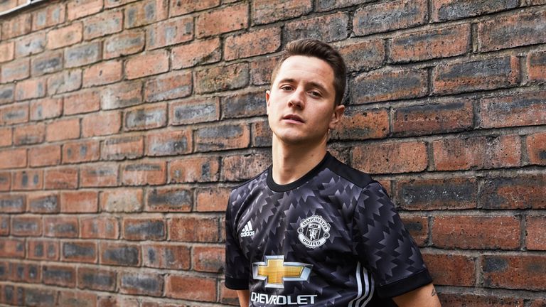 skysports-adidas-ander-herrera-man-utd-manchester-united-away-kit-premier-league_3949668.jpg