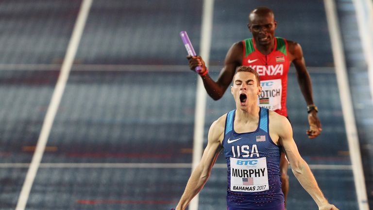 Clayton Murphy wins gold for the USA in the 4x800m relay at the World Relays Championships