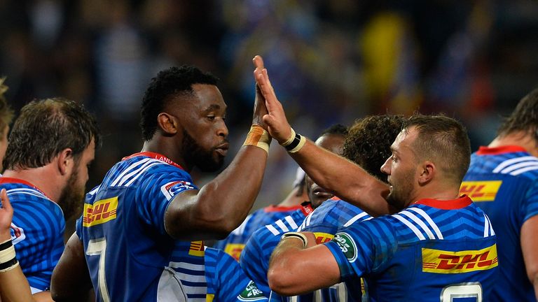 Siya Kolisi (c) and Dewaldt Duvenage celebrate a Stormers try