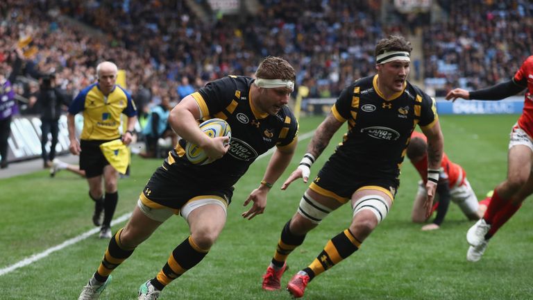  Thomas Young of Wasps dives over for his third try 