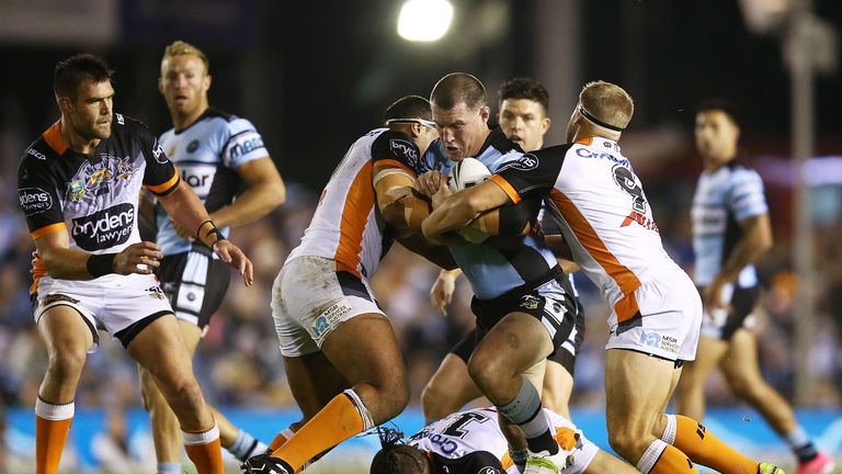 Paul Gallen has signed a one year contract extension to stay in the NRL and with Cronulla