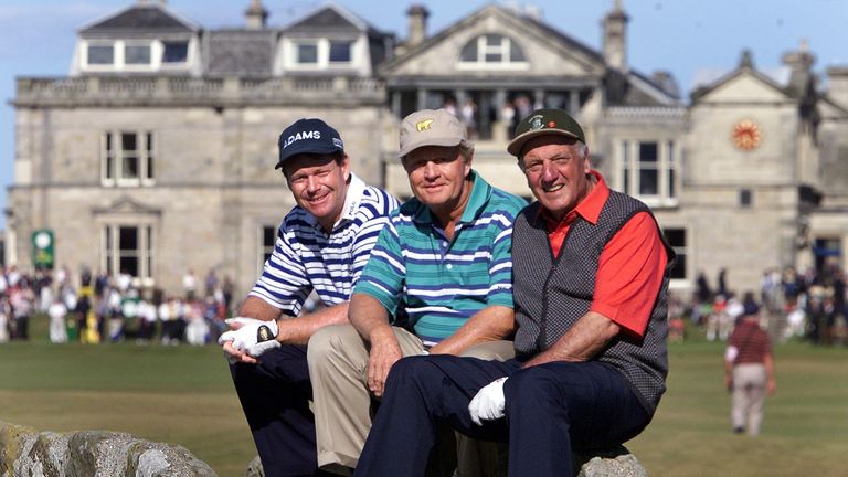 De Vicenzo with Jack Nicklaus and Tom Watson on the eve of the 2000 Open at St Andrews