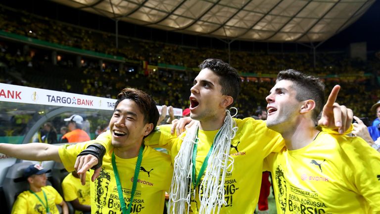 Shinji Kagawa, Marc Bartra and Pulisic (L-R) celebrate after winning the German Cup final in 2017