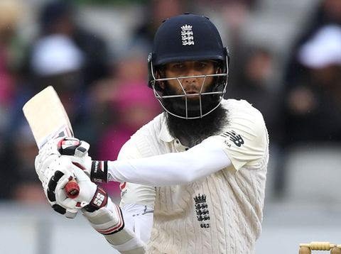 Moeen Ali reverse sweeps on his way to a quickfire half-century