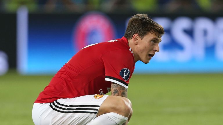 Victor Lindelof's Man Utd performances so far are a worry, says Alan Pardew