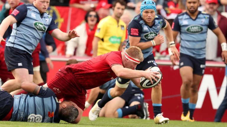 Munster's John Ryan crosses for a try