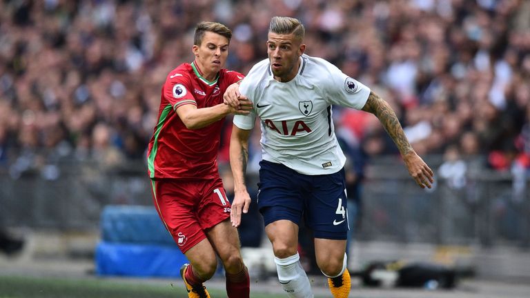 Tom Carroll vies with Toby Alderweireld