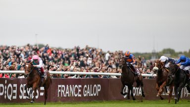 Frankie Dettori riding Enable (L) win the Prix de l'Arc de Triomphe 