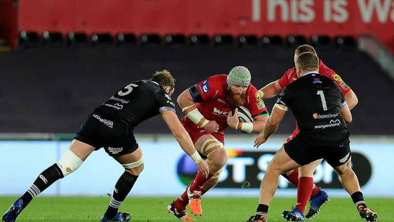 Scarlets came from nine points down at half-time to defeat Ospreys away from home